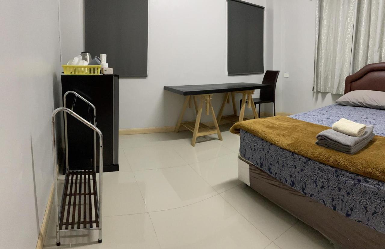 808 Bangkok Apartment Bagian luar foto