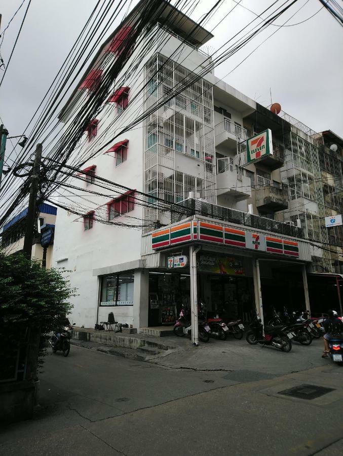 808 Bangkok Apartment Bagian luar foto
