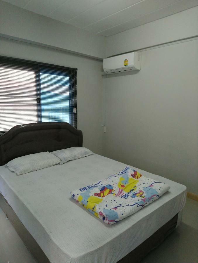 808 Bangkok Apartment Bagian luar foto